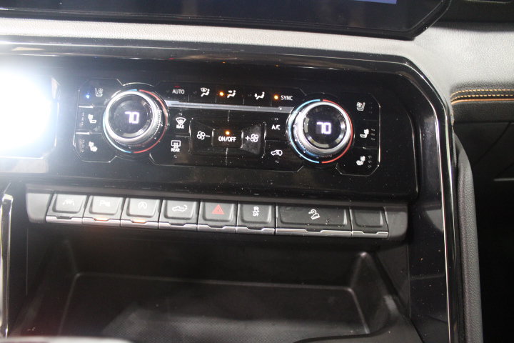 Used 2023 GMC Sierra 1500 AT4 w/ AT4 Preferred Package AWD/4WD image 38