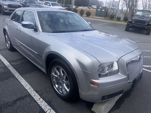 Used 2010 Chrysler 300 Touring image 14