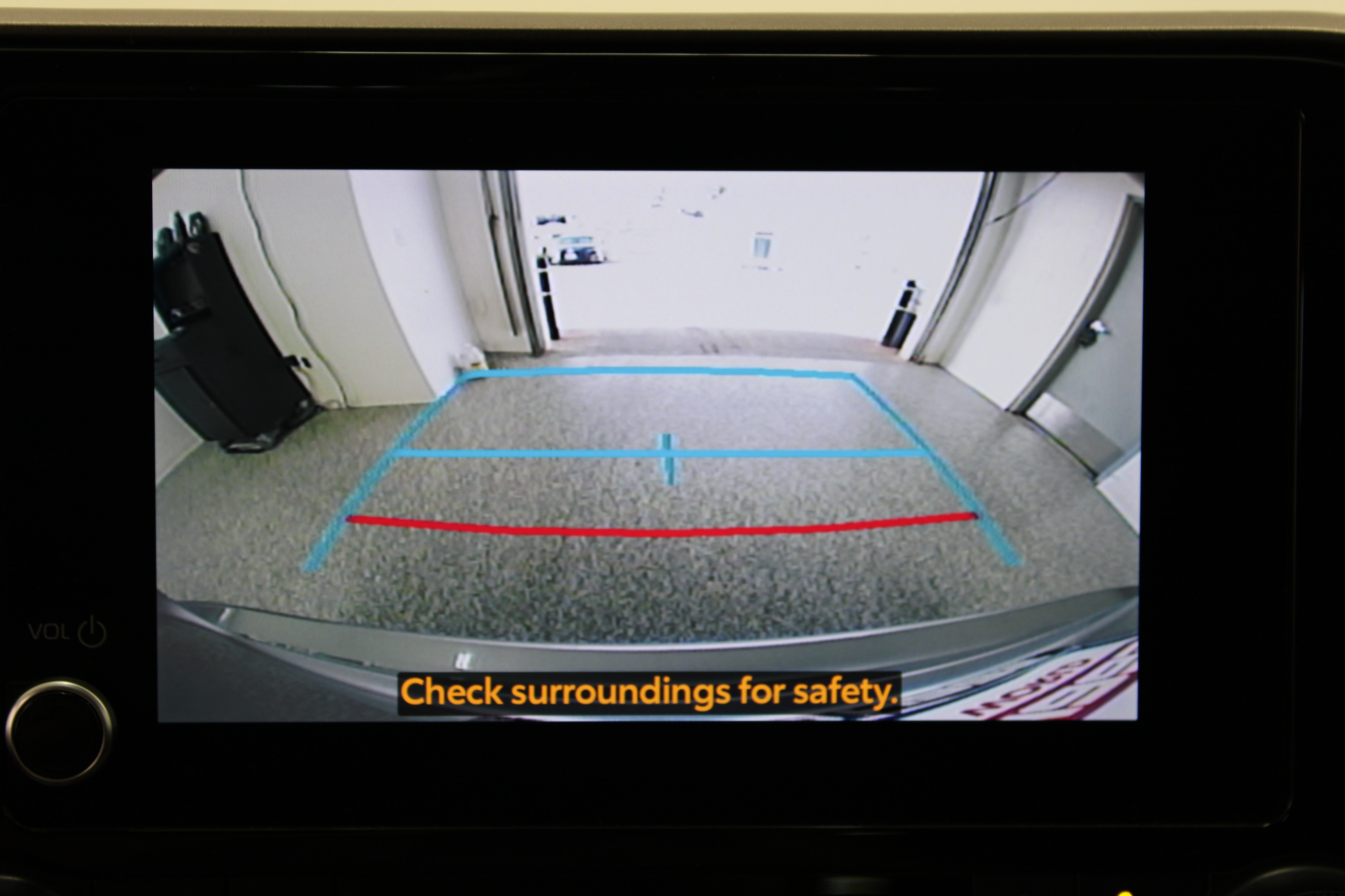Used 2025 Toyota Highlander LE FWD image 21