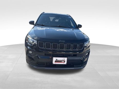 Used 2025 Jeep Compass Latitude w/ Convenience Group AWD/4WD image 9
