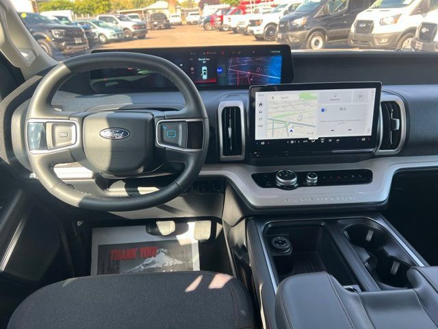 Used 2025 Ford Expedition Active AWD/4WD image 19
