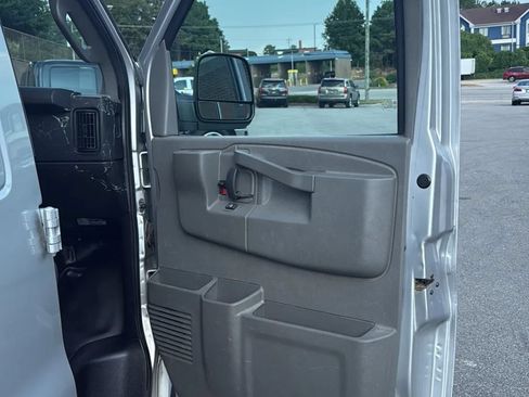 Used 2018 Chevrolet Express 3500 Extended w/ Driver Convenience Package RWD image 12