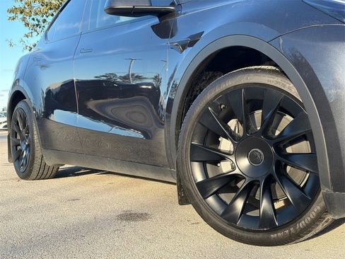 Used 2024 Tesla Model Y Long Range image 2
