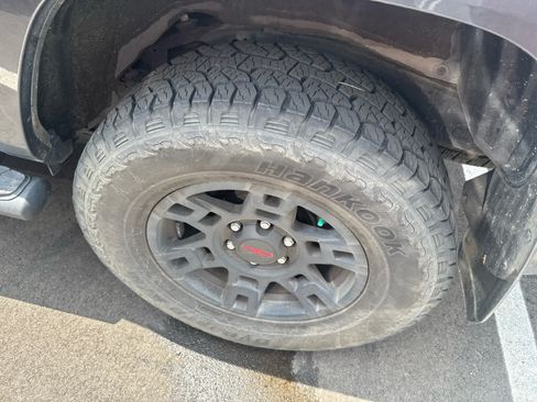 Used 2018 Toyota 4Runner TRD Off-Road Premium AWD/4WD image 5