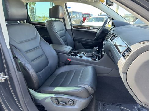 Used 2015 Volkswagen Touareg VR6 AWD/4WD image 37