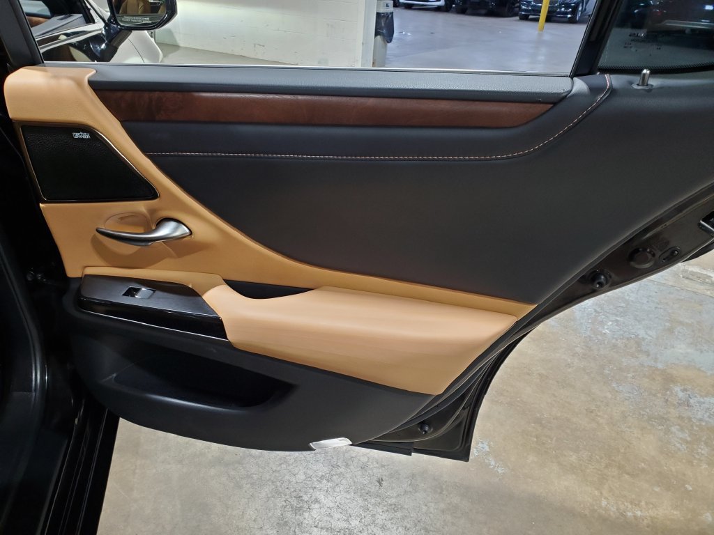 Used 2022 Lexus ES 300h w/ Accessory Package FWD image 22