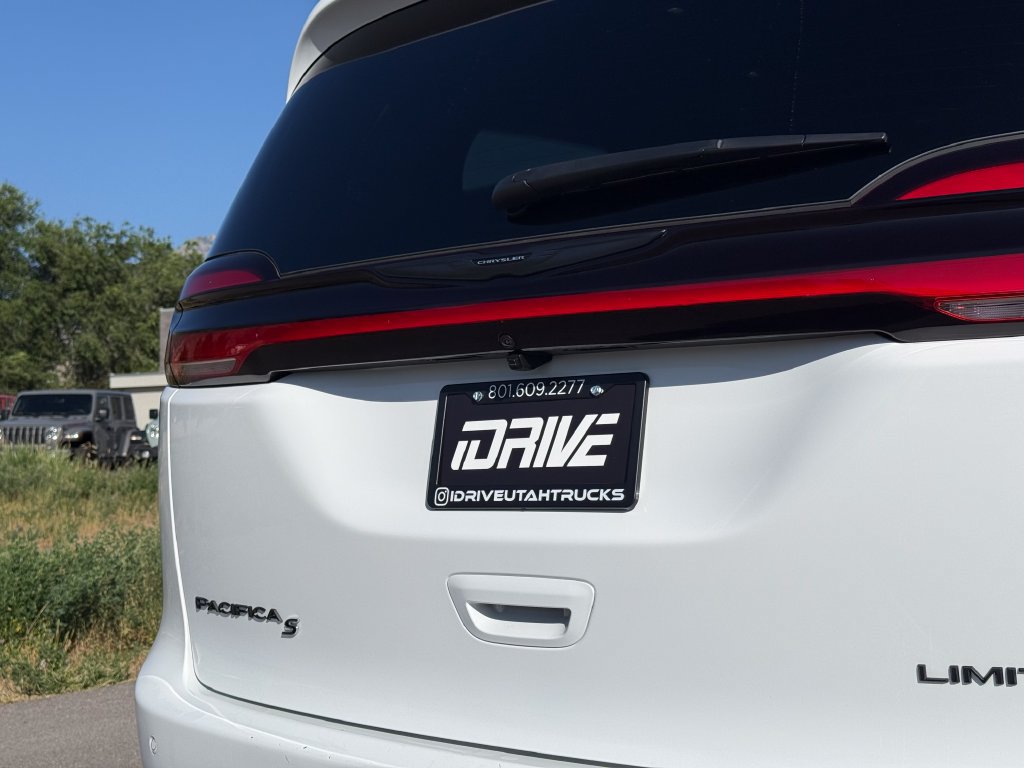 Used 2026 Chrysler Pacifica Limited w/ S Appearance Package FWD image 14
