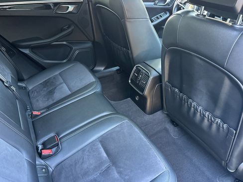Used 2018 Porsche Macan AWD/4WD image 39