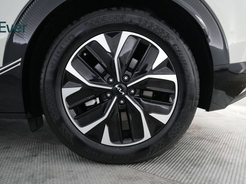 Used 2024 Kia EV6 Wind RWD image 9