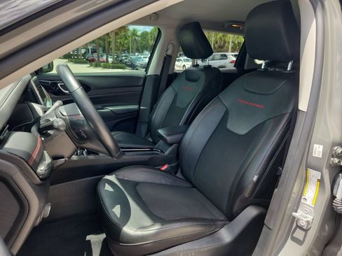 Used 2022 Jeep Compass Trailhawk w/ Trailhawk Convenience Group AWD/4WD image 16