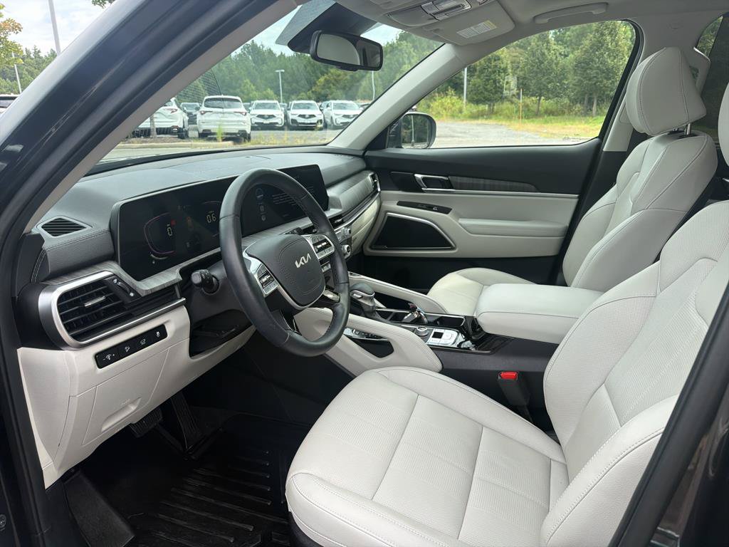 Used 2025 Kia Telluride EX w/ EX Captain's Chair Package AWD/4WD image 25