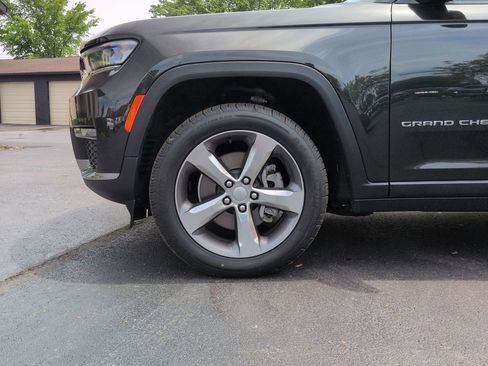 Used 2021 Jeep Grand Cherokee L Limited AWD/4WD image 16