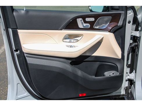 New 2026 Mercedes-Benz GLS 580 4MATIC image 20