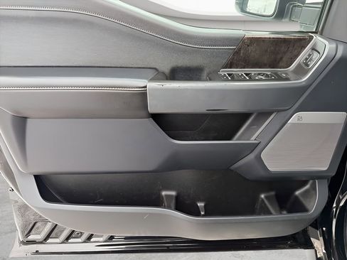 Used 2023 Ford F350 Lariat w/ Chrome Package image 19