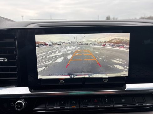 Used 2025 GMC Sierra 1500 SLT image 9