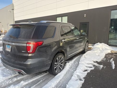 Used 2016 Ford Explorer Platinum image 2