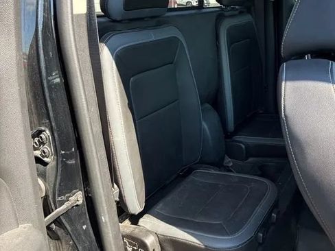 Used 2017 Chevrolet Colorado Z71 AWD/4WD image 23