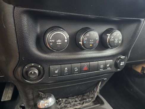 Used 2014 Jeep Wrangler Unlimited Rubicon w/ Dual Top Group AWD/4WD image 21