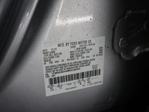 Used 2021 Ford Explorer XLT w/ Equipment Group 202A AWD/4WD image 59