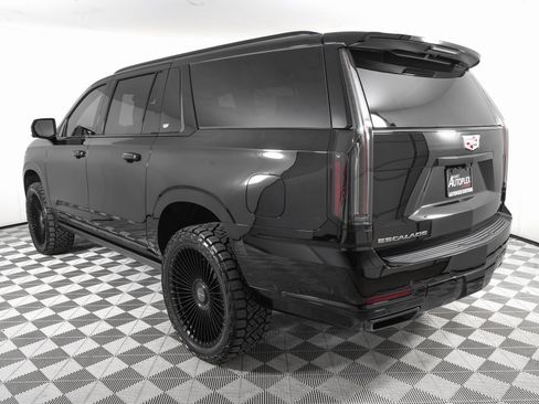 Used 2026 Cadillac Escalade ESV Sport w/ Touring Package image 8