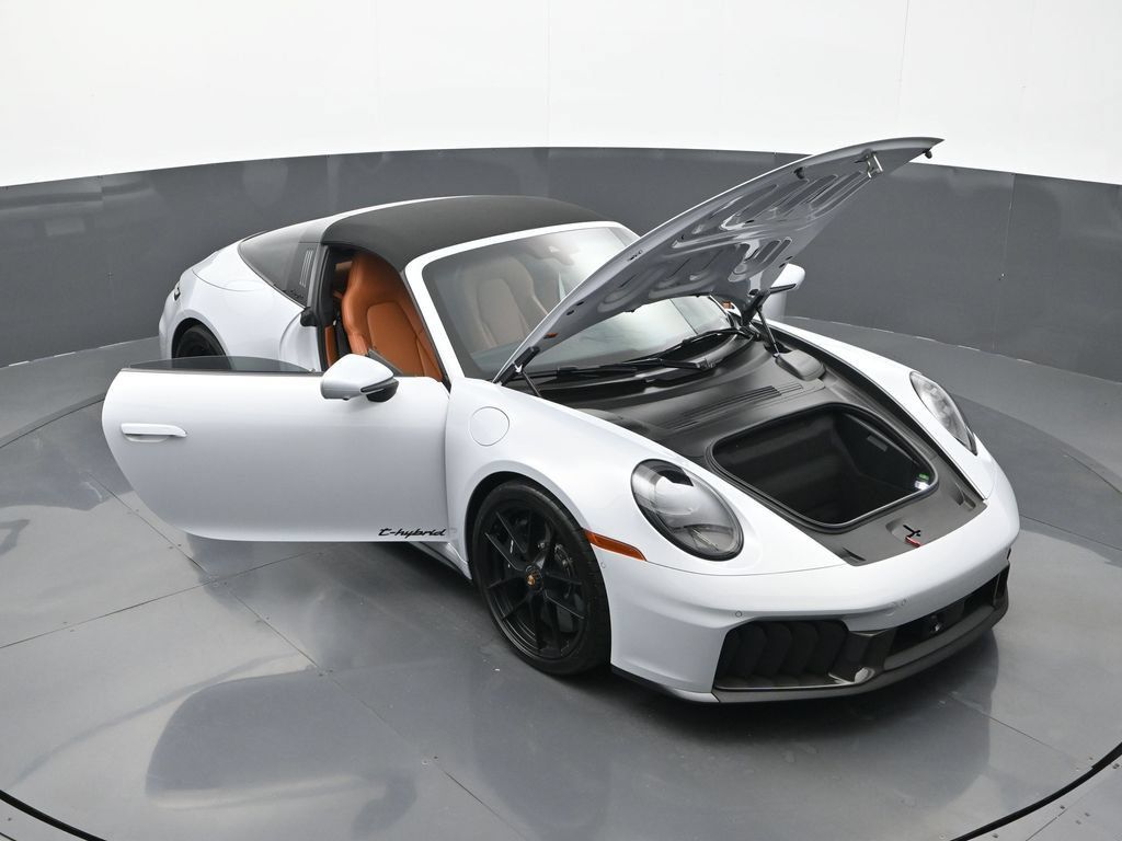 Certified 2026 Porsche 911 Targa 4 GTS AWD/4WD image 29