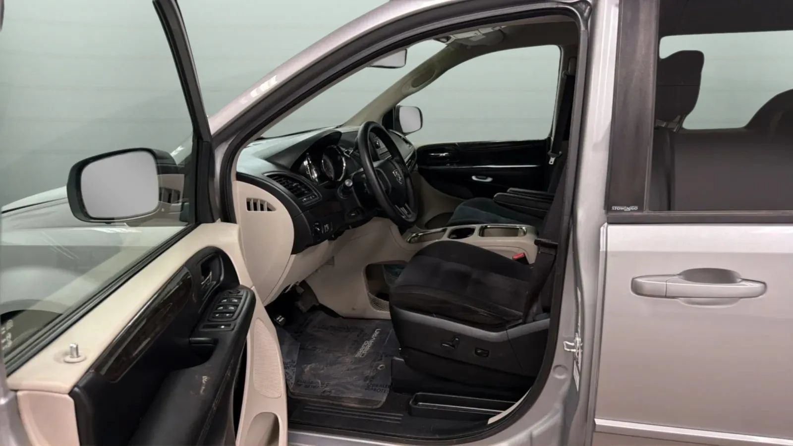 Used 2014 Dodge Grand Caravan SXT FWD image 19