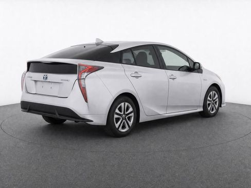 Used 2017 Toyota Prius Four Touring FWD image 6