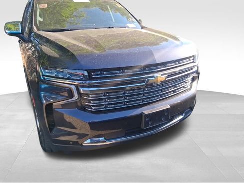 Used 2022 Chevrolet Suburban Premier AWD/4WD image 2