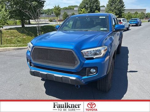 Used 2017 Toyota Tacoma TRD Off-Road w/ Tow Package (A/T) AWD/4WD image 18
