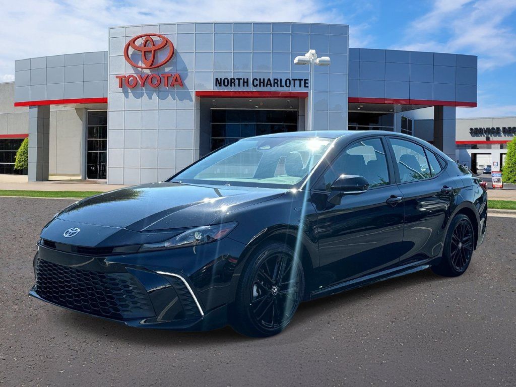 Used 2025 Toyota Camry SE FWD image 4
