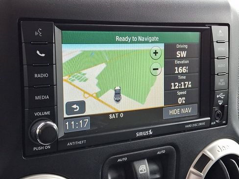 Used 2018 Jeep Wrangler Sahara w/ Connectivity Group AWD/4WD image 16