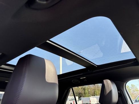 Used 2025 Ford Explorer Platinum RWD image 16