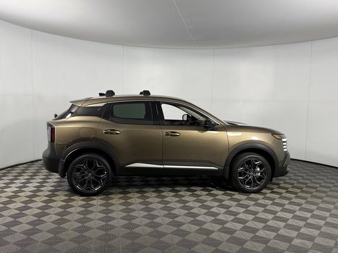 Used 2026 Nissan Kicks SR w/ Cold Weather Package FWD image 5