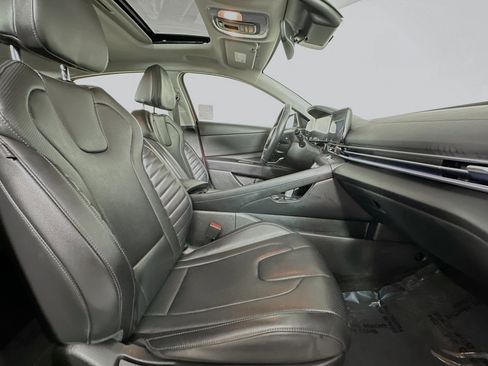 Used 2024 Hyundai Elantra Limited image 8