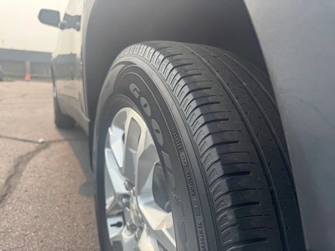 Used 2018 Chevrolet Traverse LT FWD image 6