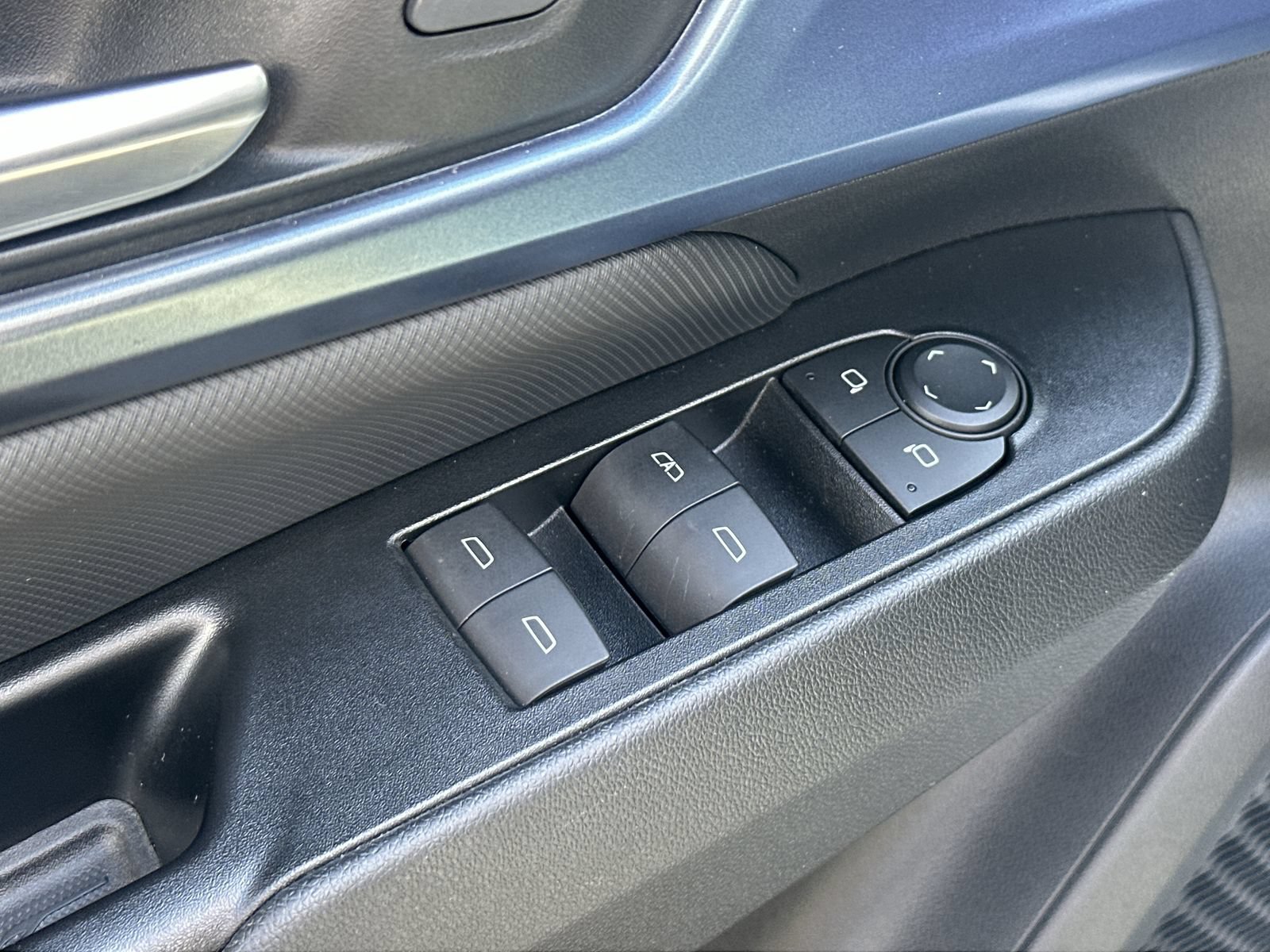 Used 2024 Chevrolet Equinox EV LT w/ LPO, Active Package FWD image 15