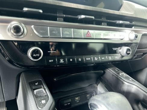 Certified 2024 Kia Telluride EX w/ EX Captain's Chair Package FWD image 23