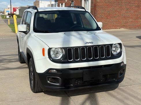 Used 2015 Jeep Renegade Latitude w/ Cold Weather Group II FWD image 4