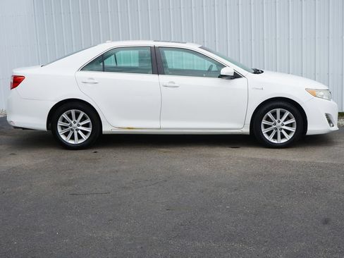 Used 2012 Toyota Camry XLE w/ Leather Pkg FWD image 2
