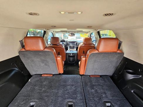 Used 2015 Cadillac Escalade Luxury image 42