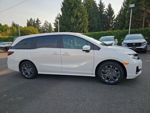 New 2026 Honda Odyssey Touring image 8