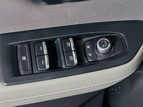 Used 2025 Subaru Forester Premium AWD/4WD image 16