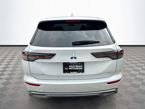 New 2026 Mitsubishi Outlander SE image 6