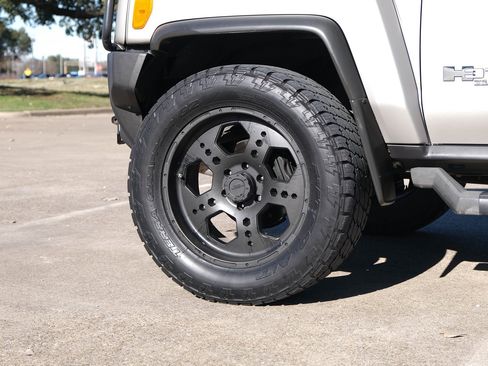 Used 2009 HUMMER H3T Alpha image 7