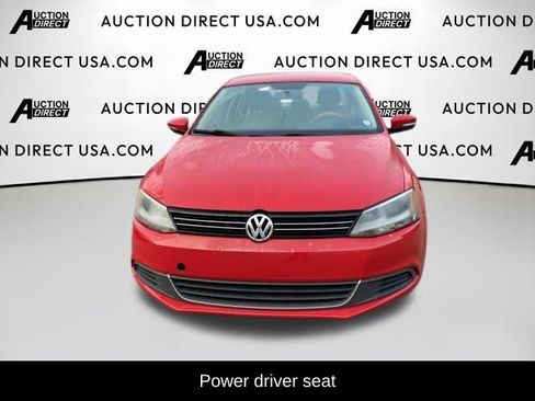 Used 2013 Volkswagen Jetta SE FWD image 2
