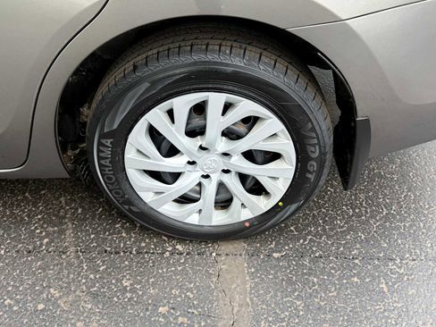 Used 2017 Toyota Corolla LE w/ Carpet Mat Package (TMS) FWD image 9