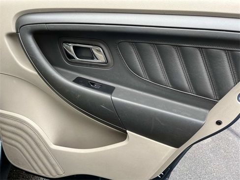 Used 2010 Ford Taurus SEL image 21