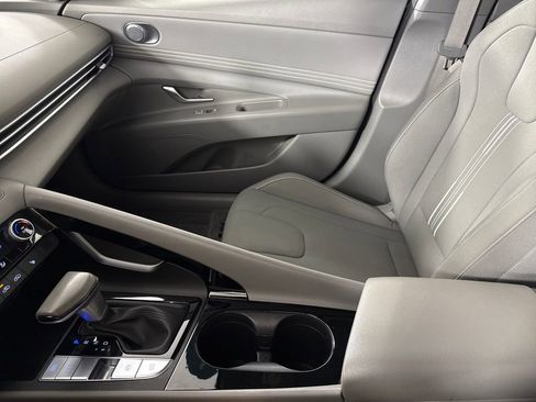 Used 2023 Hyundai Elantra SEL w/ Convenience Package image 22