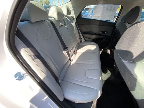 Used 2025 Hyundai Elantra Limited image 42