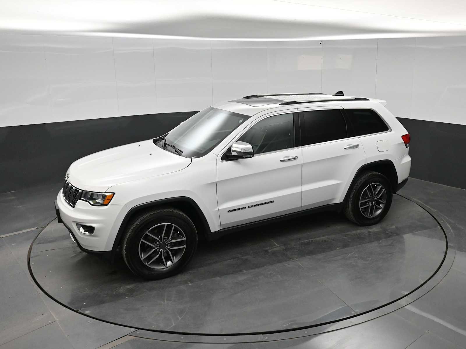 Used 2019 Jeep Grand Cherokee Limited w/ Trailer Tow Group IV AWD/4WD image 28